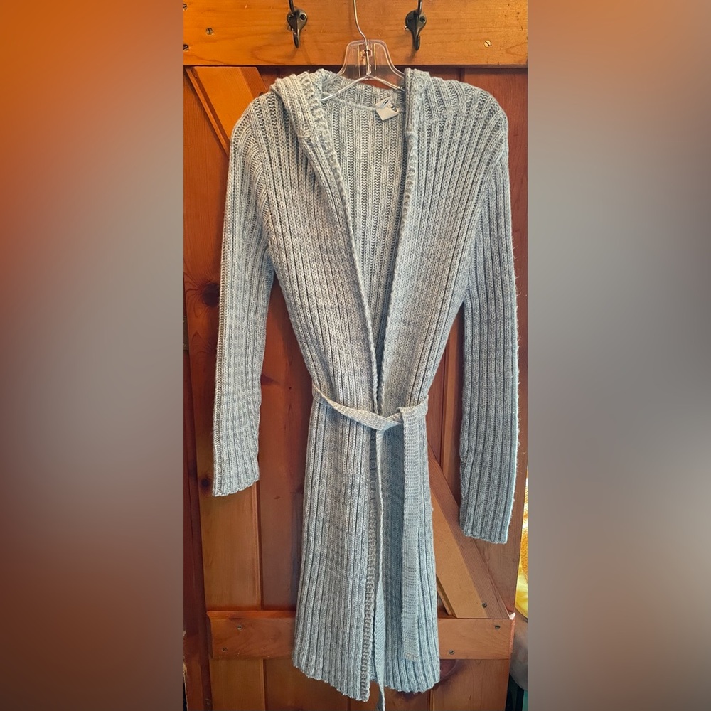 Women’s long sweater/ cardigan. 100% acrylic. Medium. Blue. Excellent condition